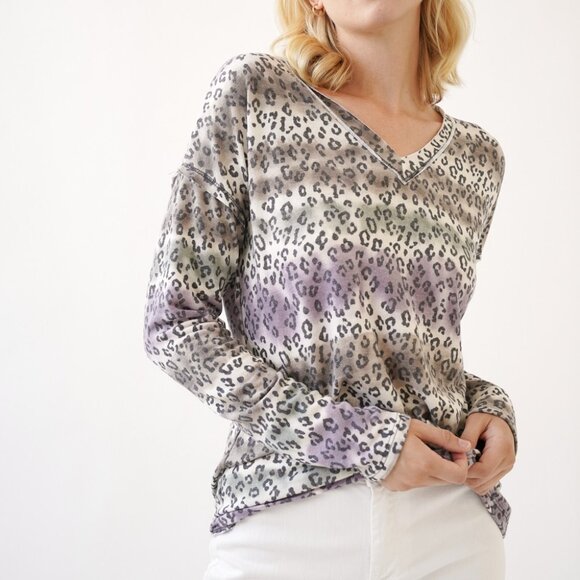 MYSTREE Leopard Print V-Neck Long Sleeve Top, Neutral & Purple Ombre Animal - Picture 3 of 7